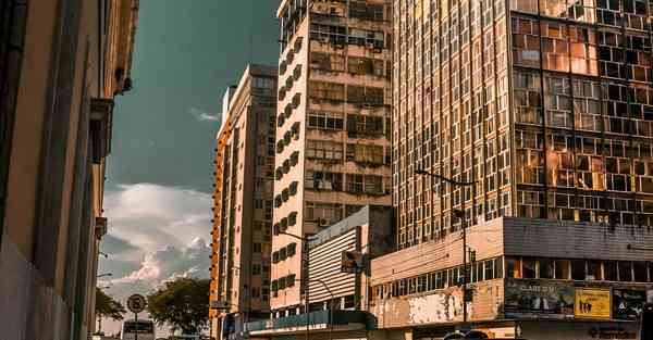 人工智能机器人和人谈恋爱