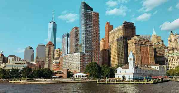 人工智能机器人和人谈恋爱