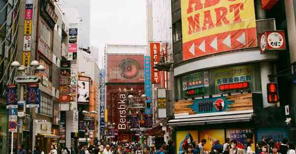 智能综合机器人，国产智能女机器人的价格