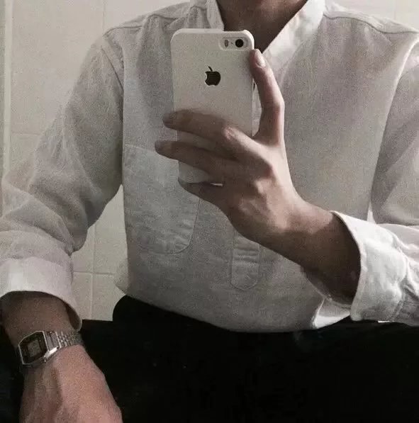 梁容育凤